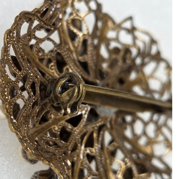 Vintage Mid-century Gold Tone Filigree Cameo Brooch Pin Faux Pearl Accent - Picture 2 of 6